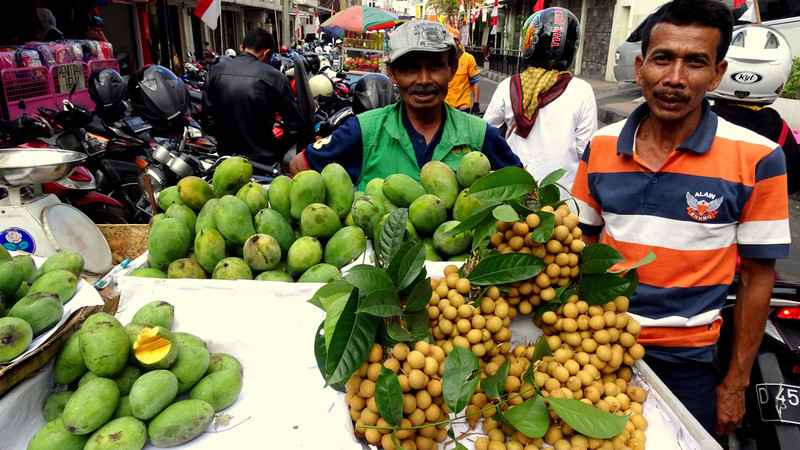 Mango og lychee sælges