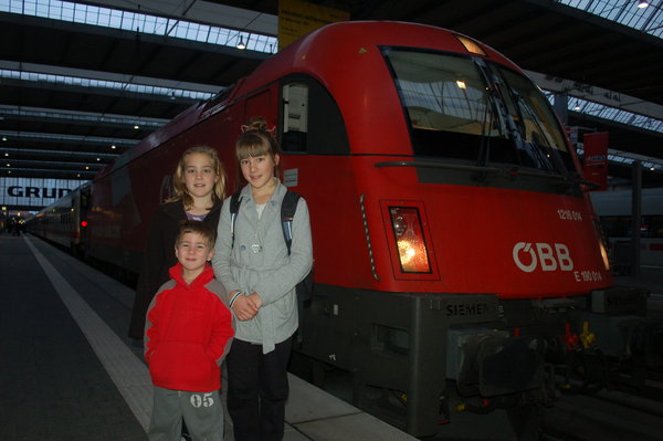 A photo with the night train after arriving at Munich