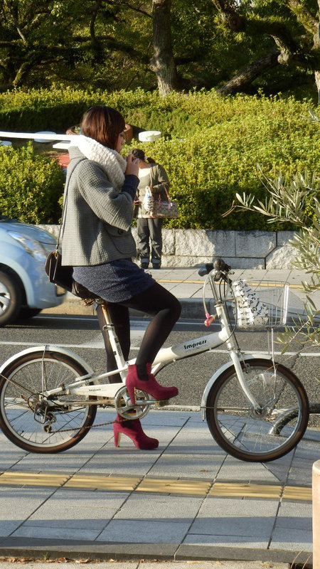 High heels on a bicycle, no problems.
