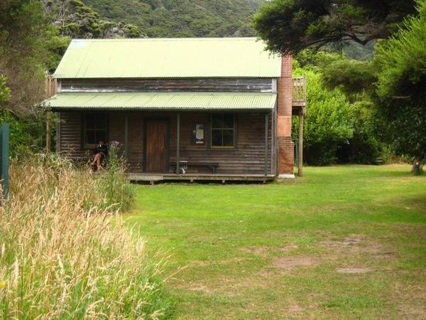 Whariwharangi Hut- the last night on the Abel Tasman