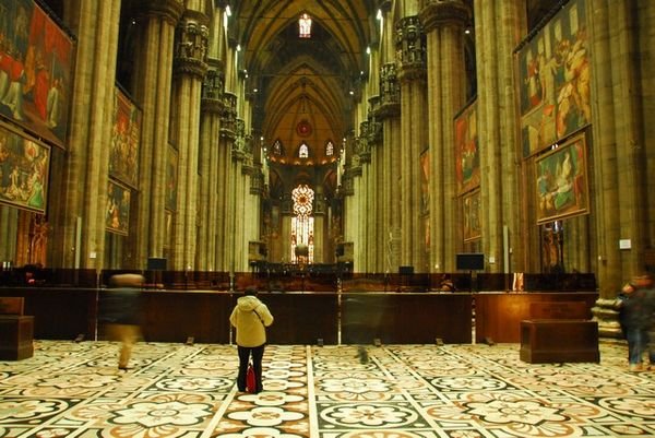 The inside of the massive Duomo.