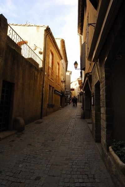 The narrow streets inside the Cite.