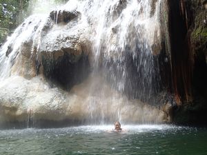 Finca Paraiso - Ann in the falls!