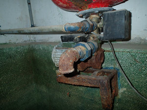 Old cistern pump and bladder tank... GRRRRR!