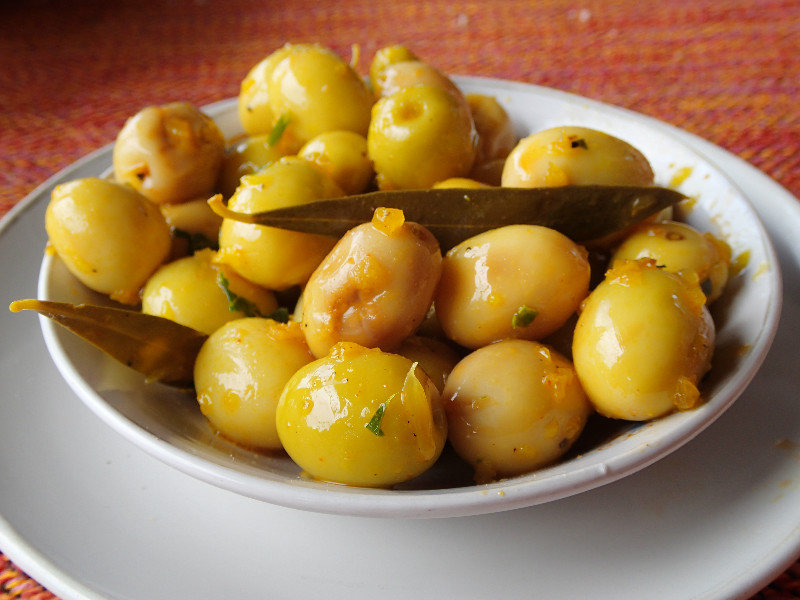 Zeet toon (olives)... yummo!