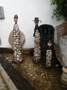Completely cool water decoration... family of rock stars!  LOL!