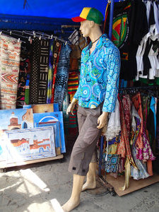 A fine example of what the peeps here in Chaouen THINK is "cool" attire... you decide.