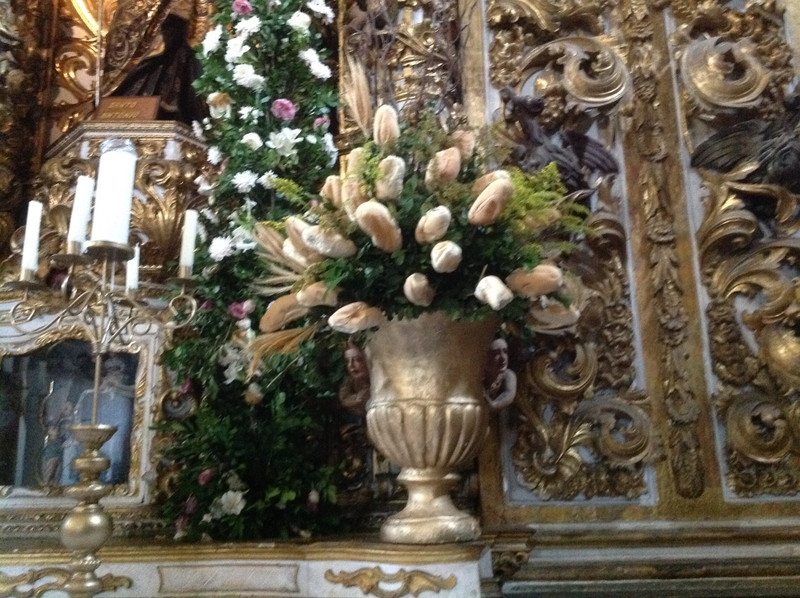Bread roll bouquet offered to St. Anthony