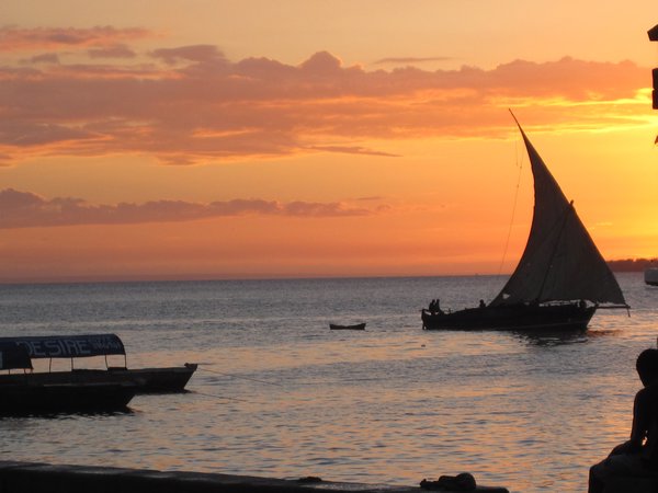 Dhows and sunsets everywhere!
