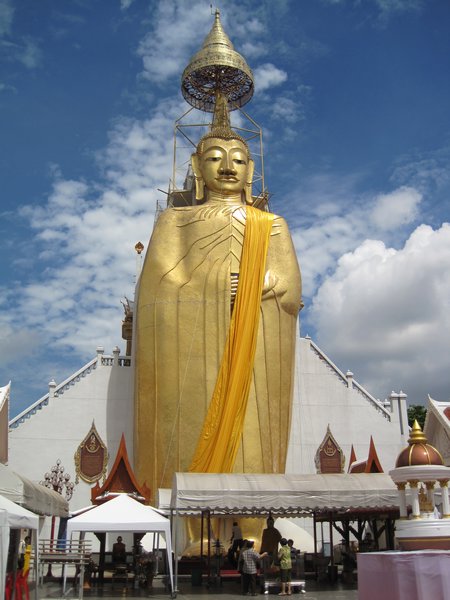 giant standing buddha