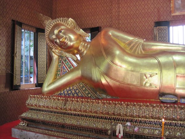 medium sized reclining buddha