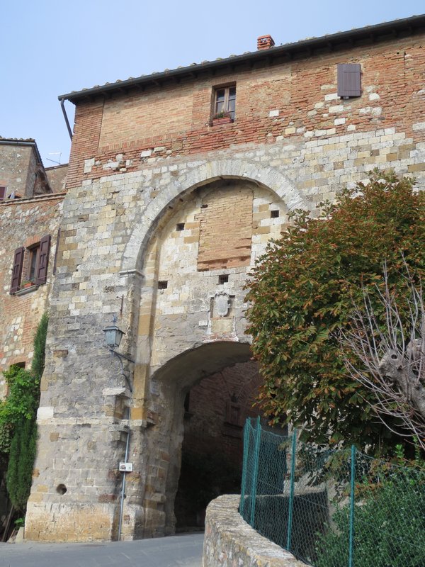 Montepucella gate 