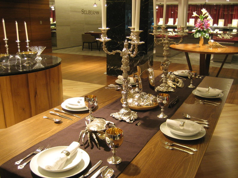 Royal Selangor Pewter - gorgeous table setting