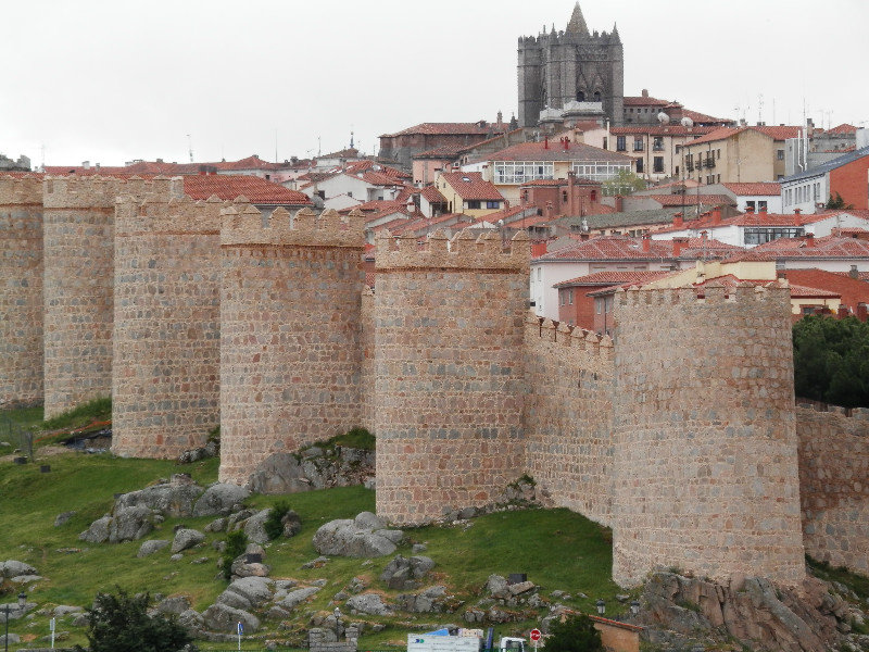 Avila - round towers built by Christians, angular towers by Moors