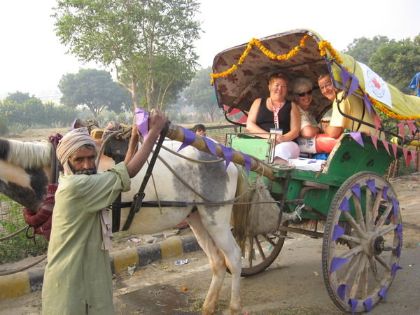 It's the next morning and we're on our way to the Taj Mahal