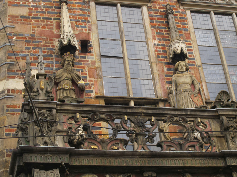 Rathaus statues