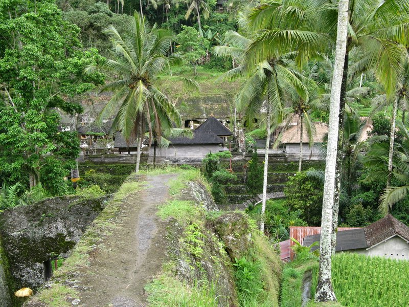 Approaching Gunung Kawi