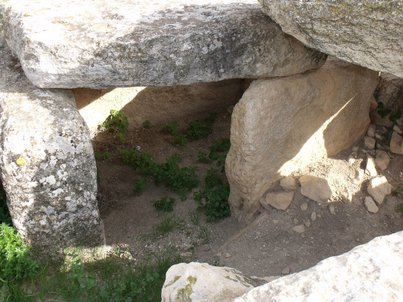 Dolmen / Tombs