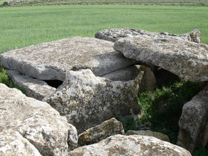 Dolmen / Tombs