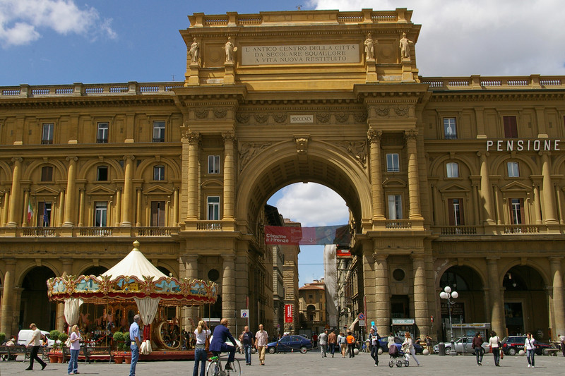 Piazza della repubblica, west gate