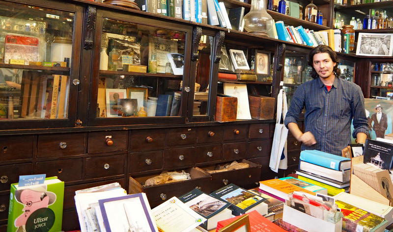 Real pharmacy transformed into bookshop