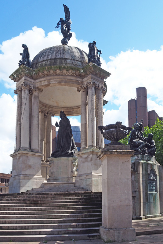 Memorial to Queen Victoria 