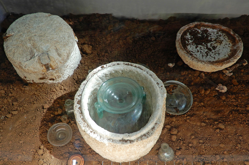 Funerary urn 
