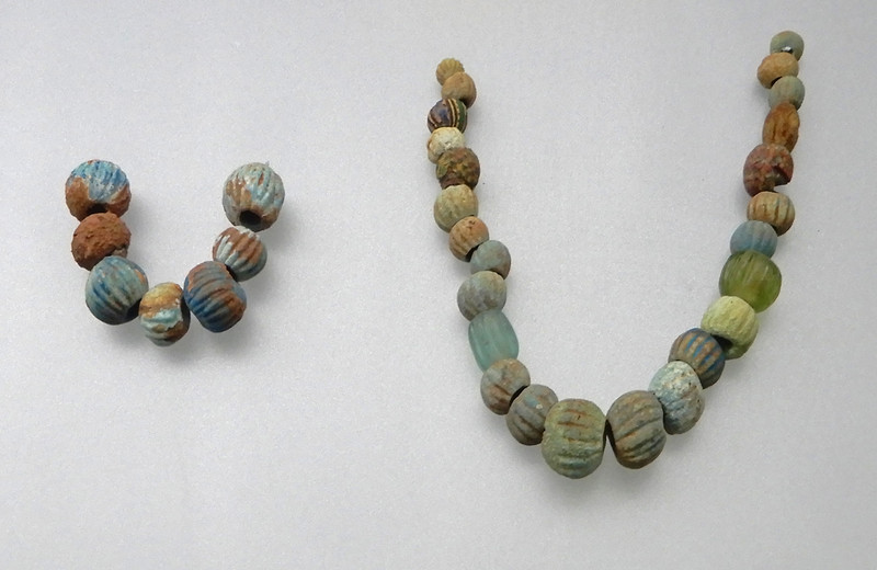 Glass necklace and bracelet 1 - 4 century