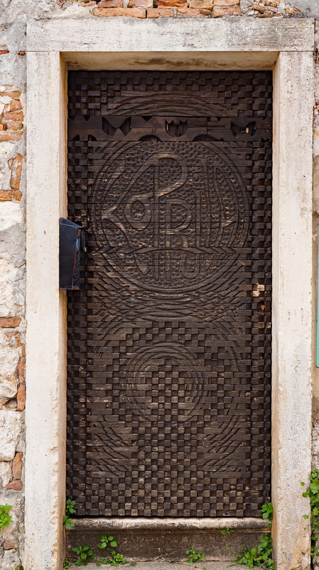 Intricate door pattern