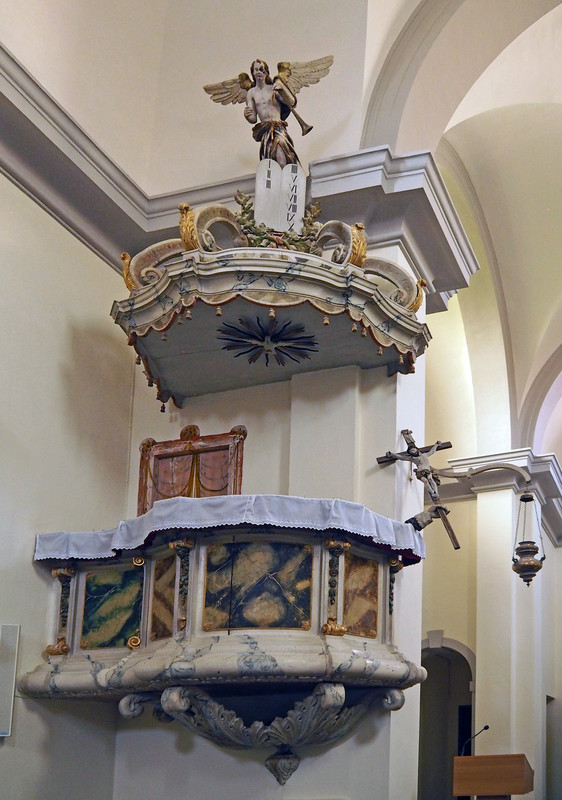 Adorned pulpit