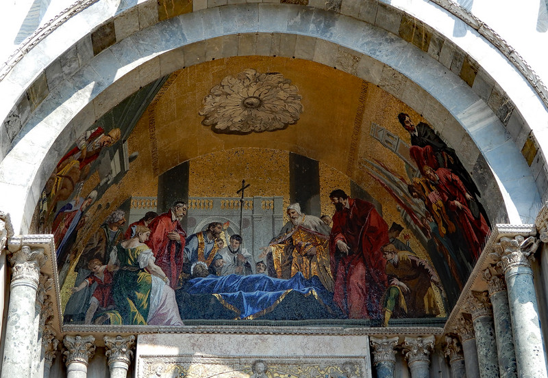  Golden mosaics tell Bible stories