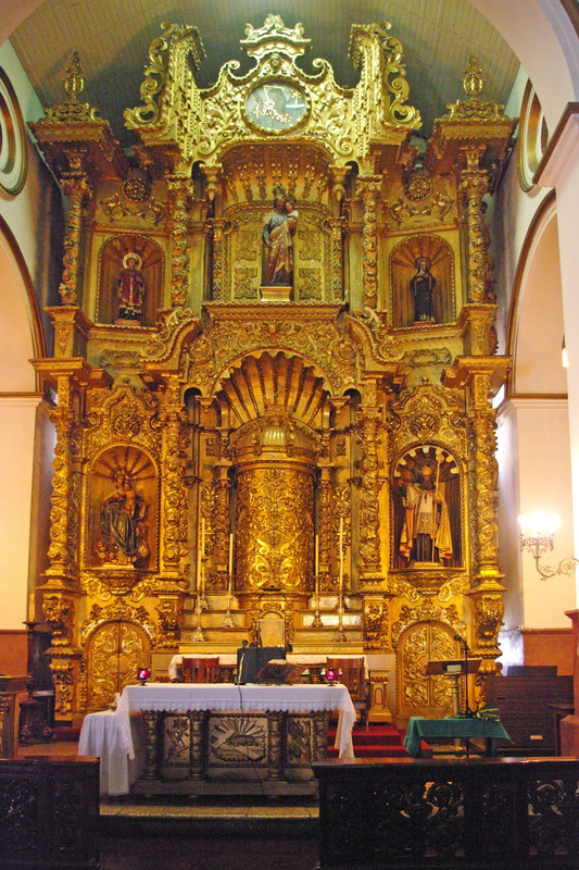 Gilded altar of San jose 