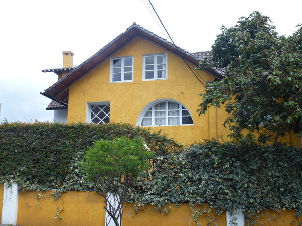 La Casa Amarillo