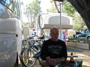 Crowded camping at Mannum