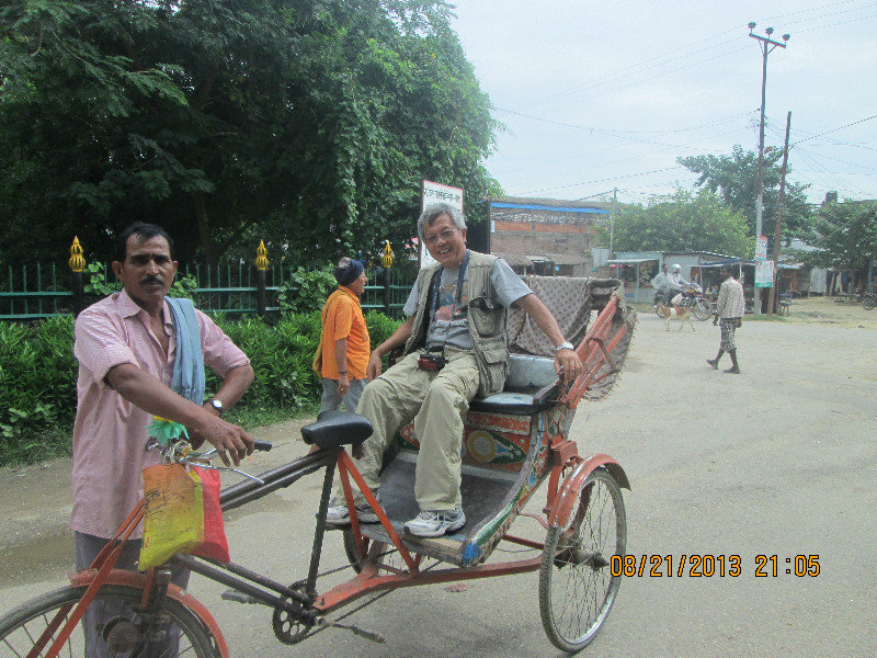 Xe Rickshaw giong xich lo dap VN