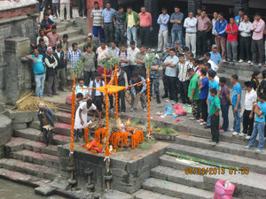 hoa tang theo Hindus
