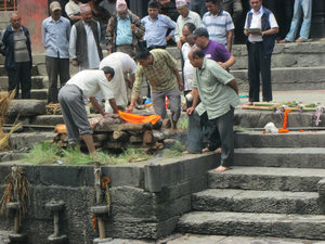 hoa tang theo Hindus