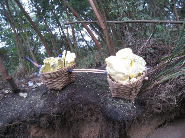Baskets of sulphur