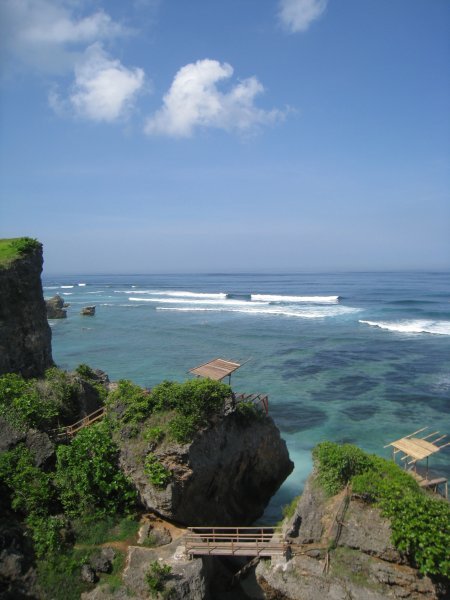 The cliffs in front of Ulu's