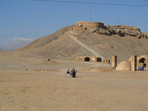 Türme des Scheigens am Rande von Yazd