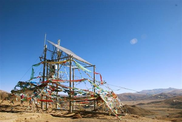 Prayer flags on Chinese construction