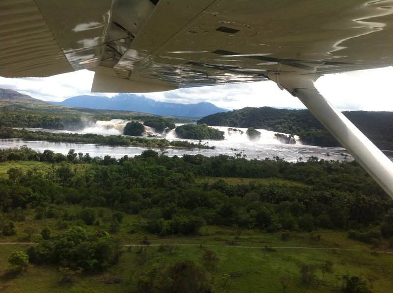 Flying in to Canaima