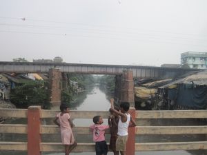 Kids at slumbs bridge
