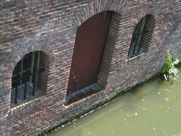 Strange dongeon canal doors...