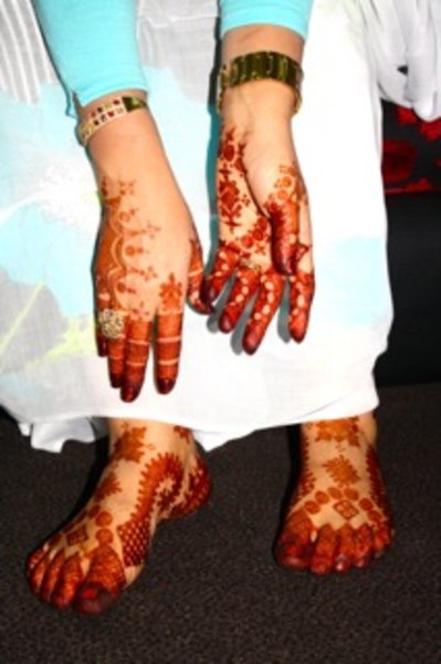 henna hands and feet