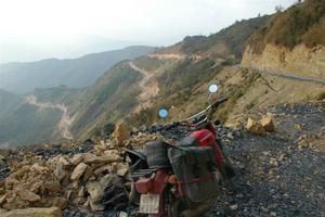 The road down from Sin Ho