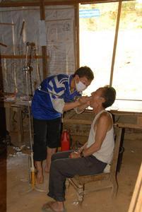 A dentist in Xam Tai