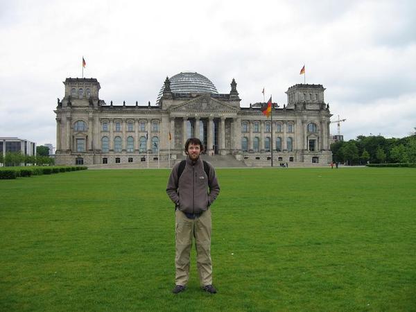 Jason in front of the Reichstag at 8.30am!!
