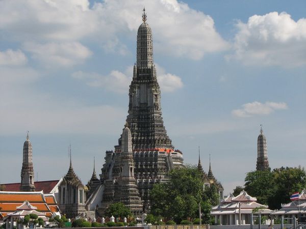 Wat Arun - one of many many temples...