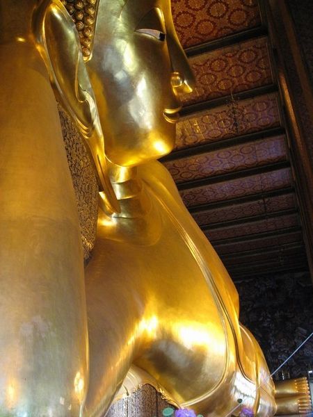 Reclining Buddha, all 45m of him.